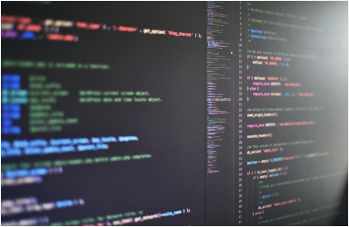 ラミネーターで加工している様子